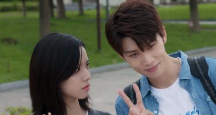 《二进制恋爱》颇为与众不同，一度闯进热度榜前四