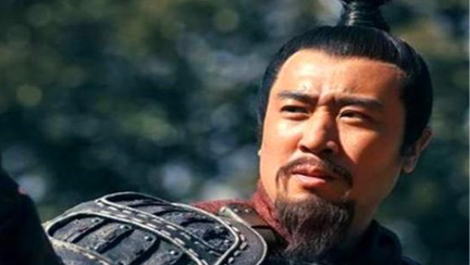 在刘备围攻成都的时候，哪件事改变了历史的进程？