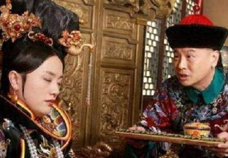 古代皇宫有宫女和太监 伺候皇帝身边的为何是太监