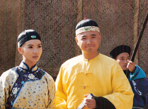 李卫和和珅同为宠臣，谁的官职更大呢？