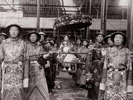 古代太监被阉割之后 太监又是怎么上厕所的