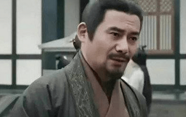 《月升沧海》中万将军的扮演者是不是换脸了？