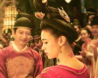 唐玄宗没能保证杨玉环也没有保住自己的皇位，是为什么？