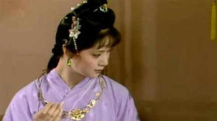 薛宝钗是否真的如自己诗句里中那样是个好形象？