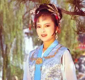 红楼梦中贾环与姐姐探春之间的关系为何不亲？