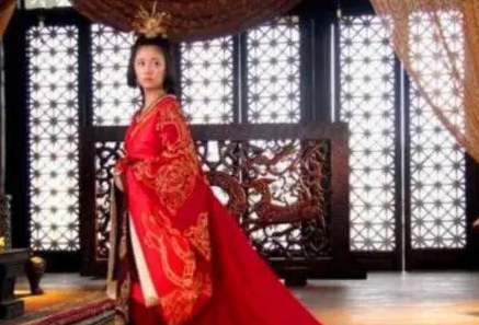 古代女子的裙摆那么长又拖地 古人就不怕被弄脏吗