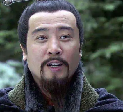 正式中的刘备和曹操是什么样的 曹操为何认为他和刘备是英雄
