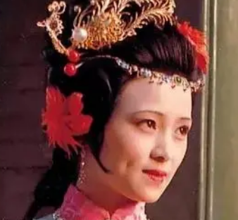 红楼梦中璜大奶奶为何要去贾府？为的是什么事？
