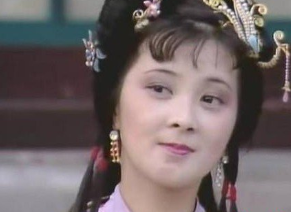 贾惜春的母亲是谁？他出家的时候多大年龄呢？