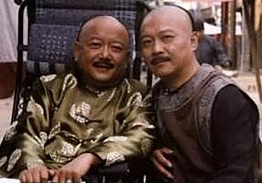 和珅真的只靠乾隆的宠爱吗？其实自己的弟弟起了很大作用
