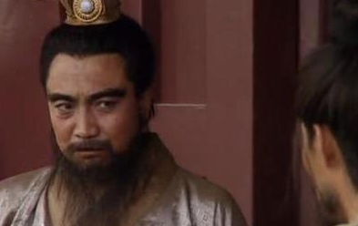 曹操杀吕布之前，为何要询问刘备的意见呢？