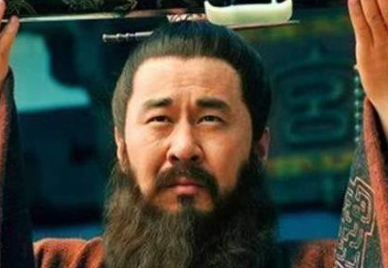 陈登曾跟随刘备，为何最后会投靠曹操呢？