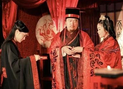 不是说古代都是三妻四妾吗 古人能娶两个老婆几个小妾吗