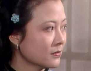 红楼梦中中秋节宴时。尤氏是如何逗老太太开心的？