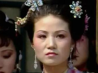 《红楼梦》赵姨娘去看黛玉，贾宝玉为什么要躲开？