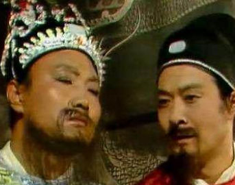 红楼梦忠顺王爷第一次出场是在何时？他为何要去贾府？