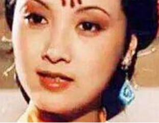 红楼梦中袭人被派去伺候宝玉与王熙凤之间有何关系？
