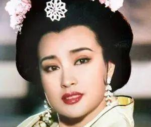 武则天能成为中国历史上第一个女皇帝，到底是怎么做到的