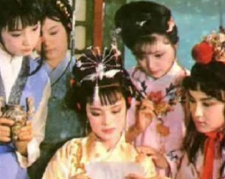 红楼梦香菱得知薛蟠要去夏金桂时，是什么表现？
