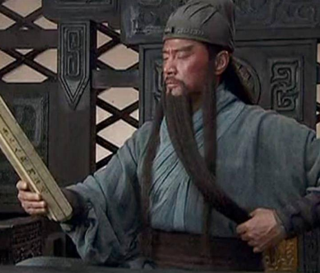 马超都选择投降刘备了 关羽为什么还要和他打一架
