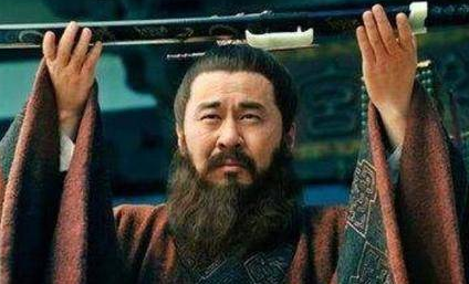 汉献帝只是一个傀儡皇帝 曹操为什么还把女儿嫁给他