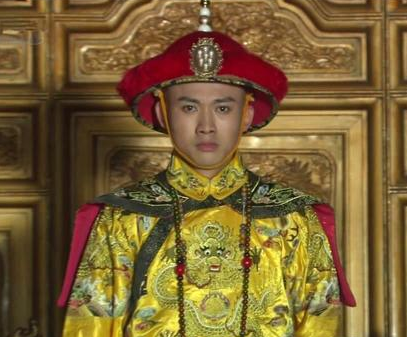 和珅的钱等于清朝十五年的收入 嘉庆是怎么一年败完的