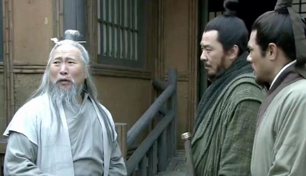 在曹操成为曹魏统治者之前，他杀了哪些不该杀的人？