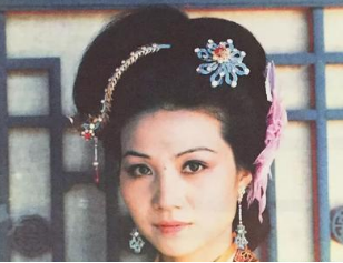 红楼梦中，王夫人为什么要过问赵姨娘丫鬟的月钱？