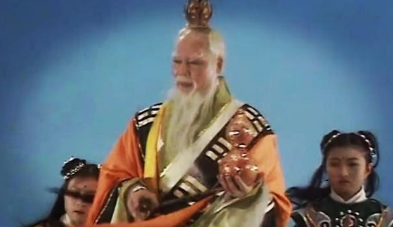 为何九头狮子不敢像青牛精一样对自己的主人出手？