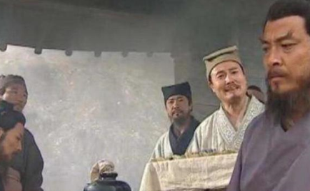 林冲火并王伦时，杜迁、宋万二人为什么不阻拦？