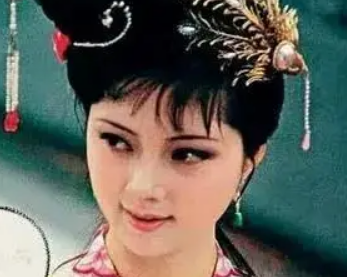 红楼梦中袭人为何会有绛纹石戒指？真的是黛玉送的？