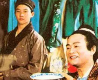 红楼梦中薛蟠是个什么样的人物？为何叫他呆霸王？