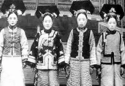 清朝后宫女人不是很漂亮吗 所留下的照片为何那么丑
