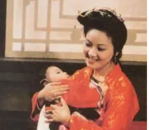 红楼梦中巧姐最后嫁给板儿了吗？刘姥姥是什么心情？