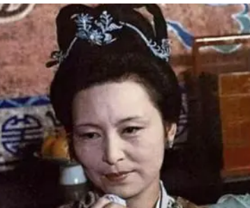红楼梦中王夫人清算怡红院的背后是什么真相 ？
