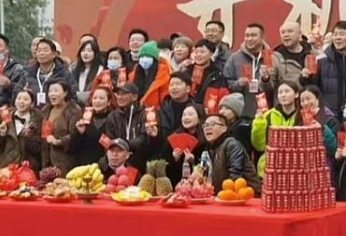 《黯夜明探》主演是谁？该剧改编自小说