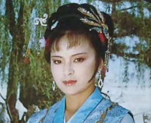 红楼梦中贾琏与妹妹贾迎春之间的关系如何？受什么影响？