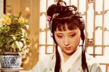 《红楼梦》里贾母为什么要借换窗纱嘲讽王夫人？