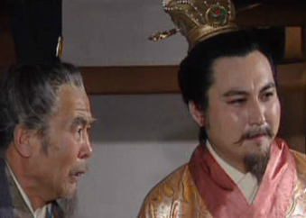 曹丕称帝时，作为曹魏重臣的华歆和陈群是什么表现？