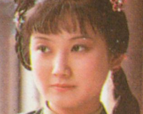红楼梦中金钏儿入葬时，穿的是什么衣服？是谁的？