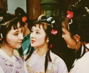 红楼梦中贾府众人是如何称呼黛玉与宝钗的？