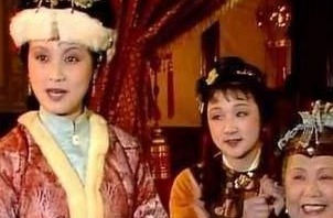 《红楼梦》王熙凤放高利贷，贾府众人是怎么看的？
