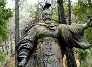 楚成王：春秋时期楚国国君，曾称雄中原