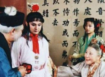 红楼梦贾母默认袭人成为宝玉的姨娘人选？为何这么说