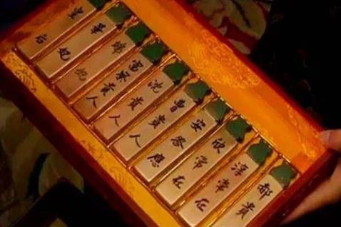 清朝妃子为什么不能陪皇上过夜？