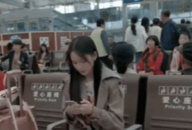 《心居》小三冯茜茜靠什么全身而退？