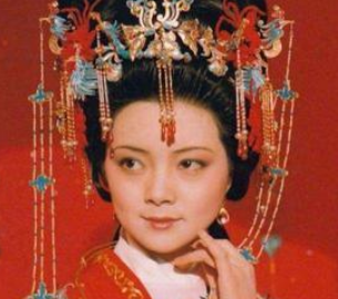 红楼梦王夫人让袭人当姨娘，贾母知晓此事吗？