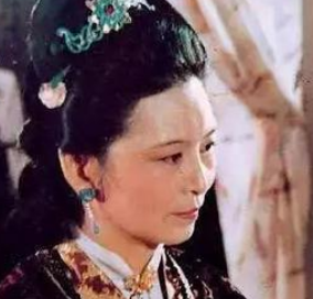 红楼梦中宝玉为何会成为一个混世魔王？