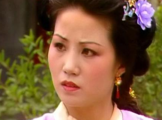 红楼梦中赵姨娘得到的丧葬费为什么比袭人还少？