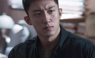 《罚罪》中的肖晨为了保护金燕牺牲，金燕伤心不已